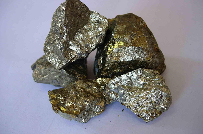 铜矿石特征图片